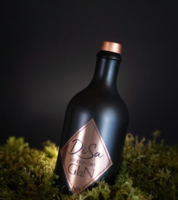 Schwarze Flasche DiSa London Dry Gin