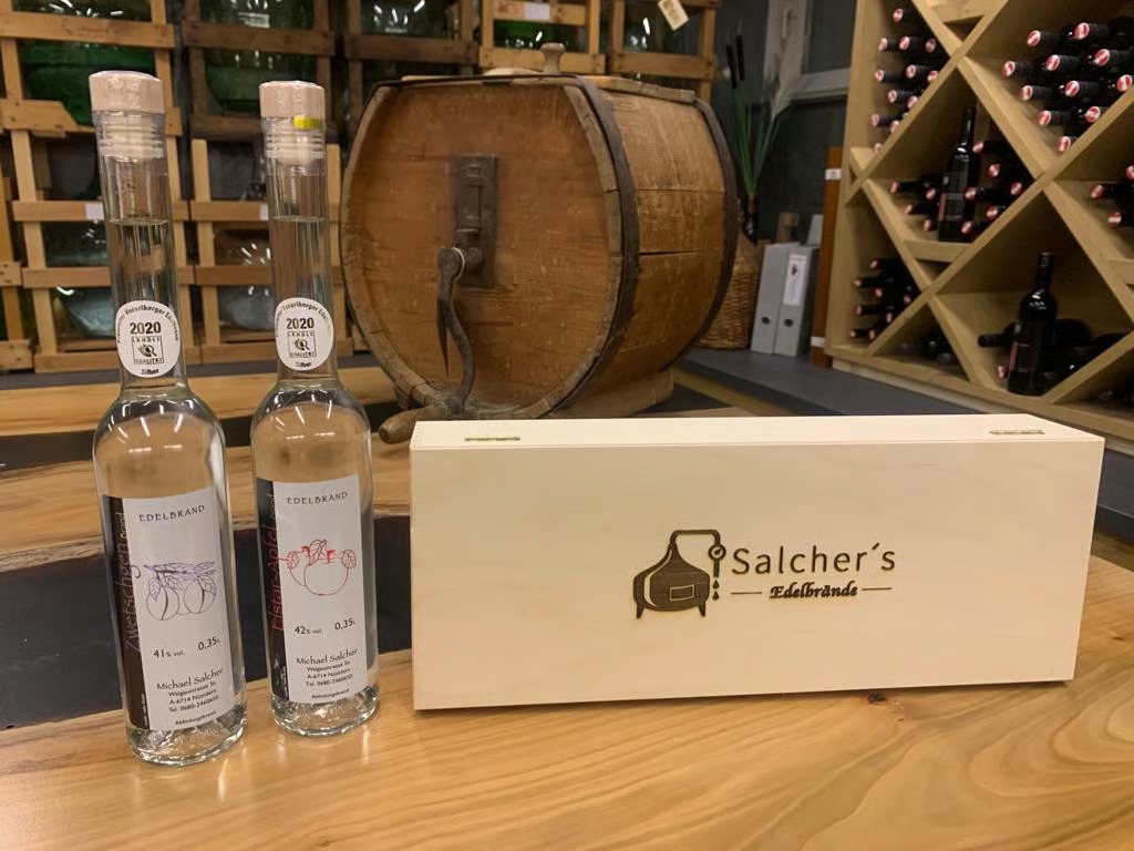 Geschenkbox mit zwei Flaschen Salcher's Edelbrände