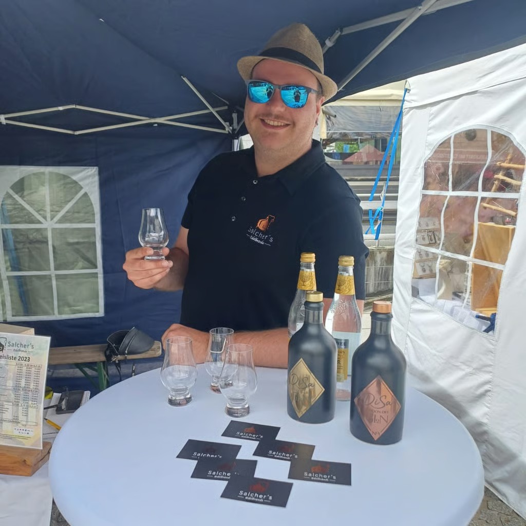 Jan Amann am Stand von Salcher's Edelbrände
